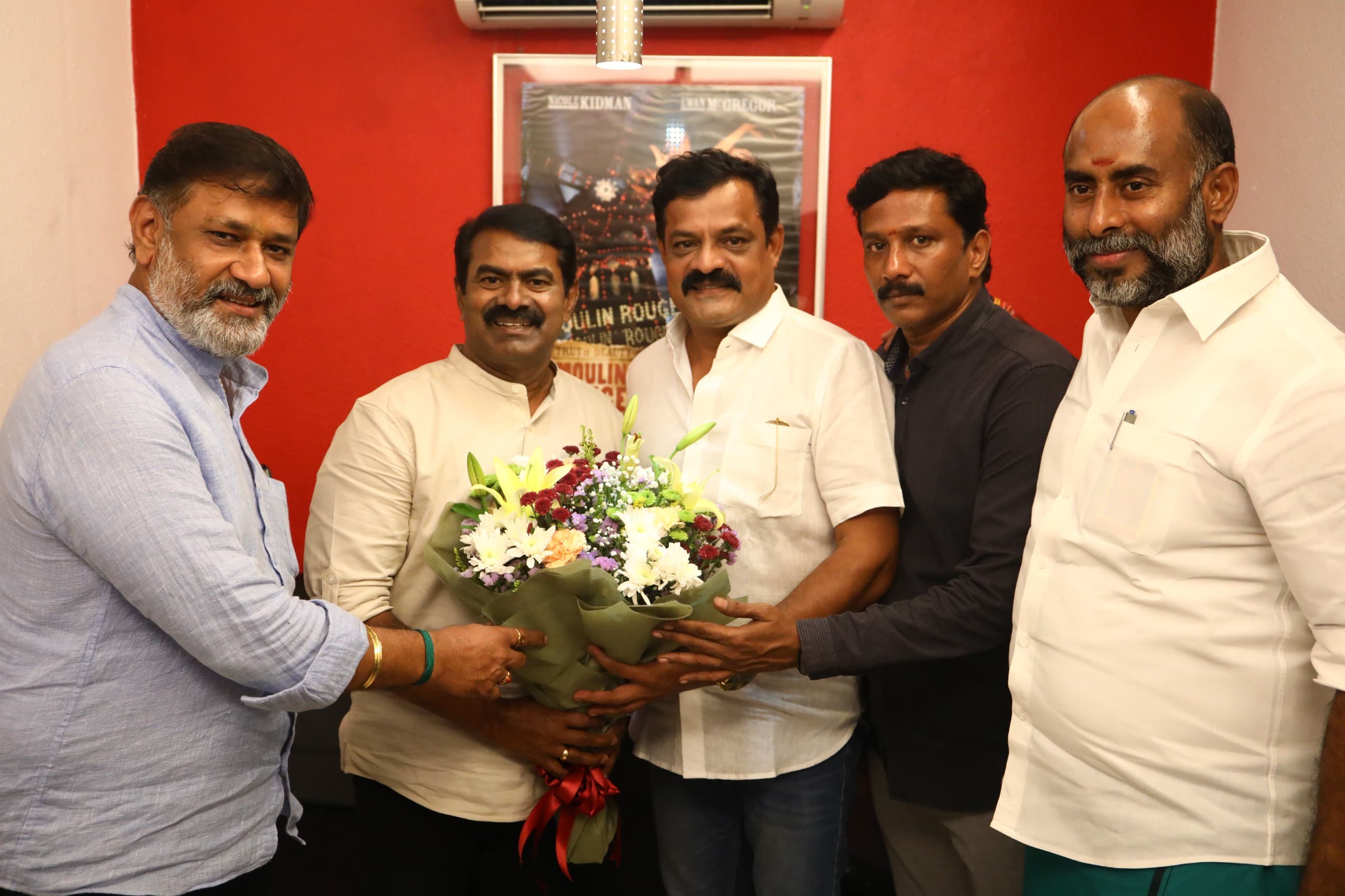 மாணவனை 20 ஆண்டுகள் கல்வி கருவறையில் சுமக்கும் சார்.; சீமான் பாராட்டு