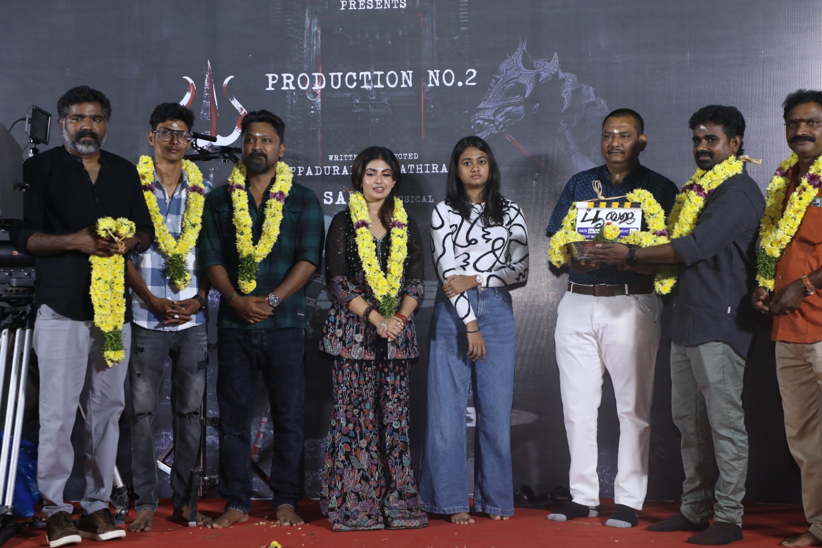 கிருஷ்ணா & வர்ஷா இணையும் படத்தை தொடங்கி வைத்த ‘கழுகு’ டைரக்டர்