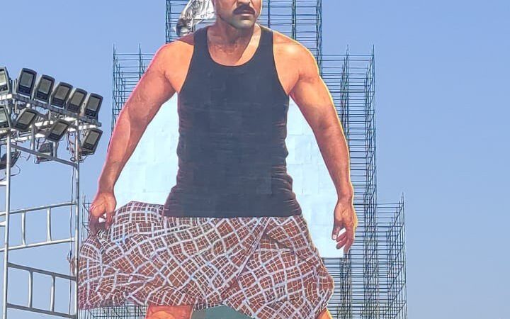 இந்தியாவில் முதன்முறை.. கட் அவுட்டிலும் பிரம்மாண்டம்.. ராம் சரண் ரசிகர்கள் சாதனை
