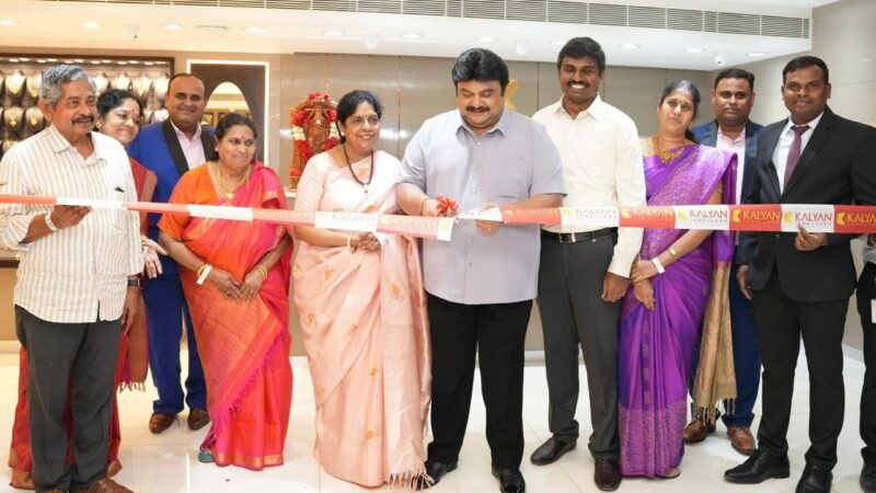 Prabhu inaugurates 2 new Kalyan Jewellers showrooms in Chennai