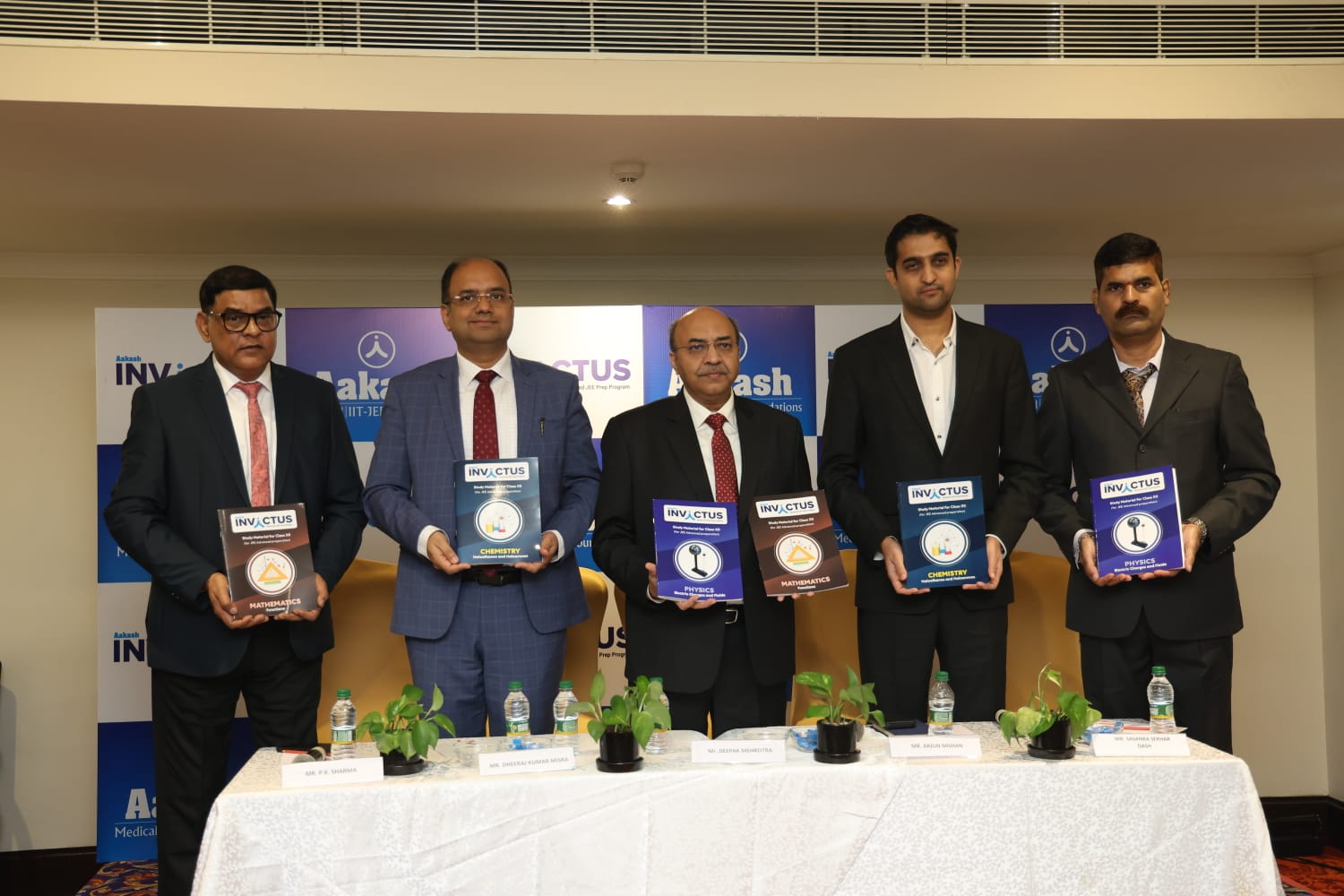 Game-Changer JEE Preparation : Aakash Educational Launches Aakash Invictus