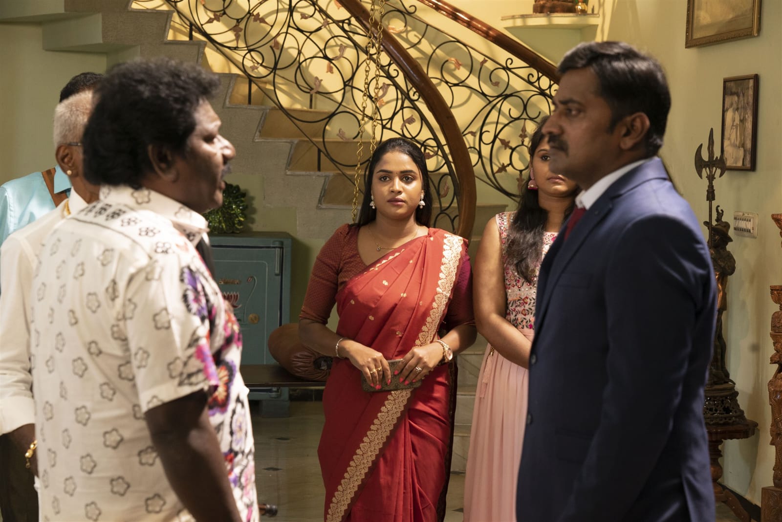 கருணாஸ் & கருணாகரன் பயணிக்கும் ‘சுந்தரா டிராவல்ஸ் சூப்பர் பாஸ்ட்’