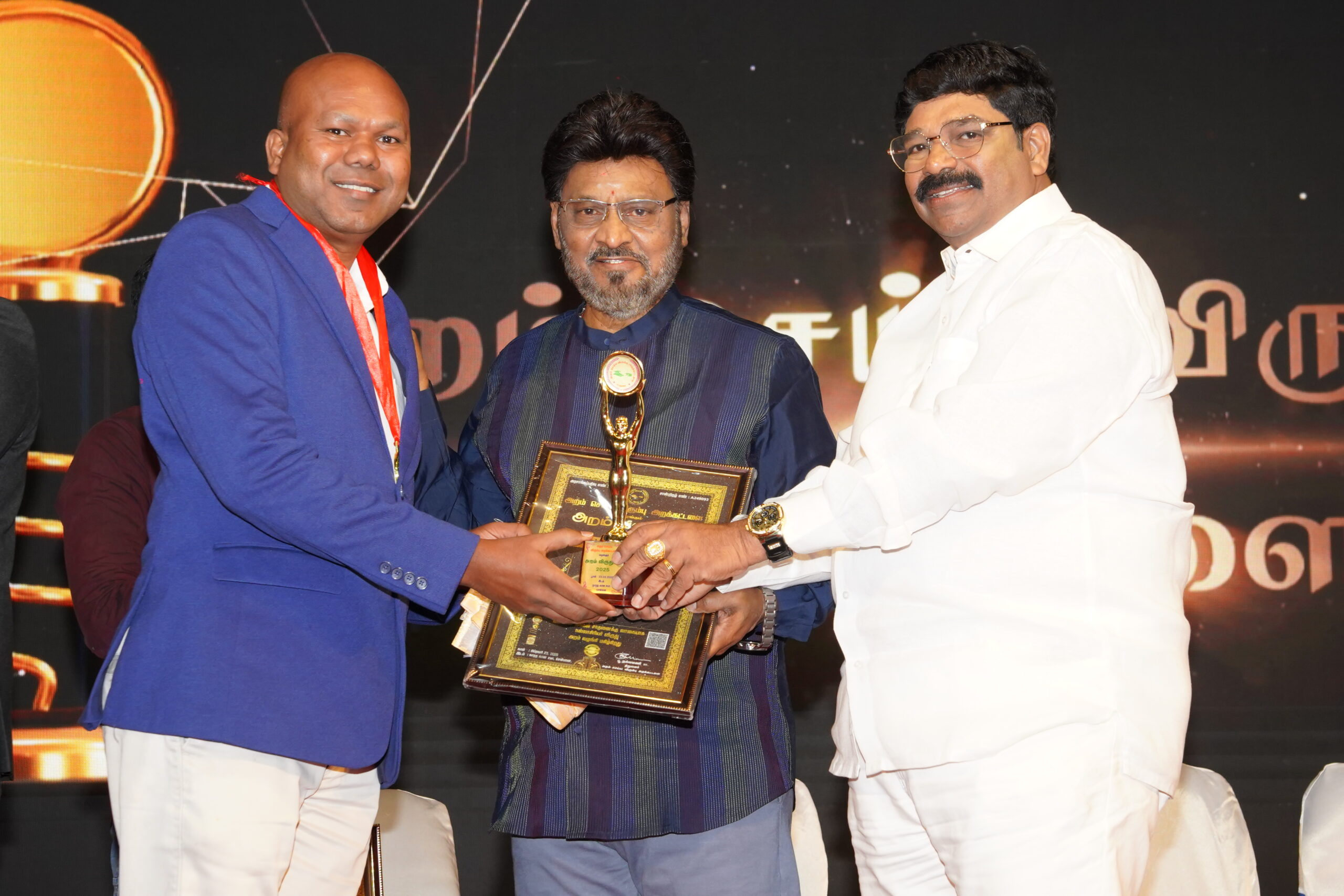 அறம் செய்ய விரும்பு அறக்கட்டளை : ‘சவீதா’ பேராசிரியர் பாக்யராஜ் & ‘நீதியின் குரல்’ பாஸ்கரன் ஆகியோருக்கு விருது 