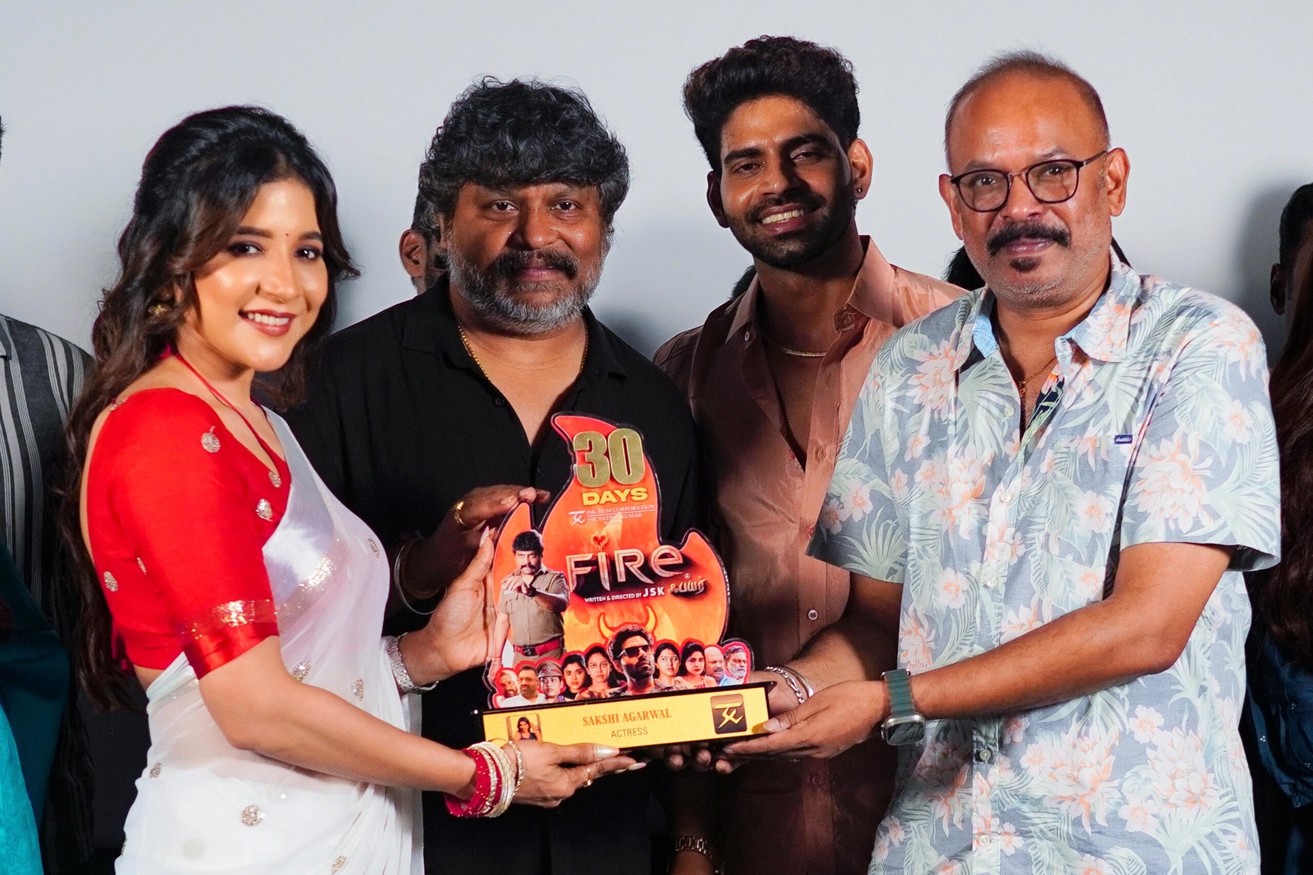 மலையாளிகளின் பெஸ்டி-யான சாக்க்ஷி அகர்வால்.; தமிழிலும் பற்றிக் கொண்ட ‘ஃபயர்’