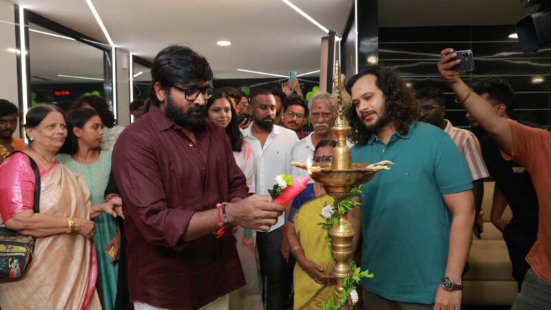ஐஸ்வர்யாவின் பிரதர் மணிகண்டனின் ‘மெட்ராஸ் பிட்னஸ்’ ஜிம்..; திறந்து வைத்த விஜய்சேதுபதி