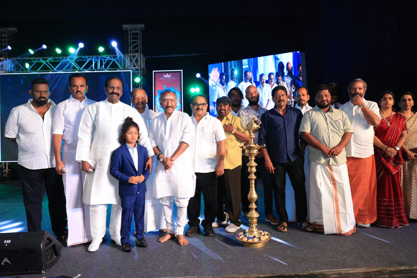 Missu Mela Crushu.. 5  மொழிகளில் பாடி ஆடி நடித்த மாஸ்டர் சித்தார்த் பன்னீர்