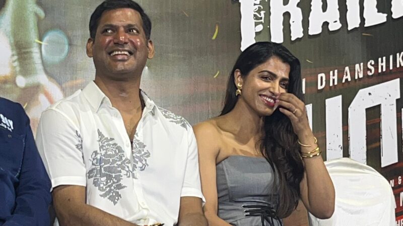 ‘யோகி டா’ விழா மேடையை காதல் மேடையாக மாற்றிய விஷால் – சாய் தன்ஷிகா