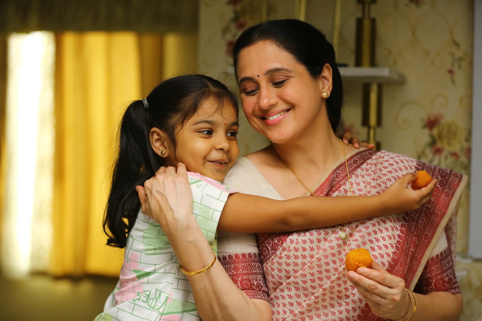 ஓடிடி தளத்திலும் ஓஹோ வரவேற்பு..; ‘நிழற்குடை’ தந்த மகிழ்ச்சியில்  தேவயானி