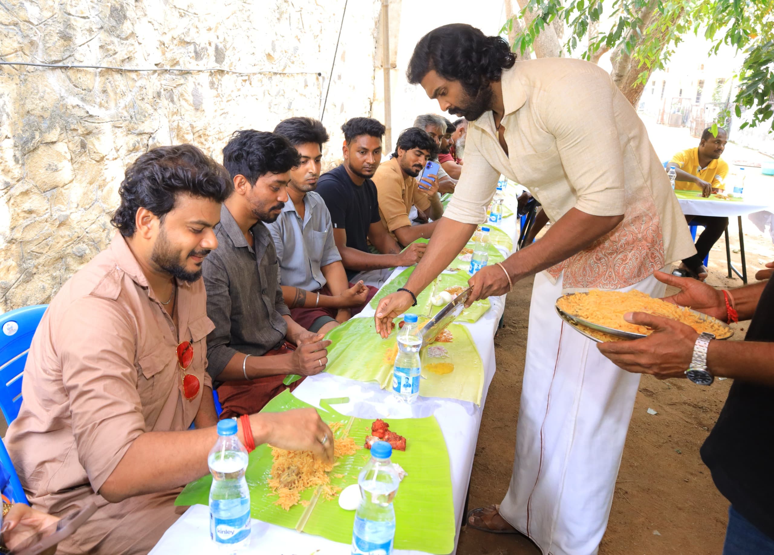 ‘கொம்புசீவி’ படக்குழுவினர் மகிழ்ச்சி..; விஜயகாந்த் வழியில்  சண்முகபாண்டியன்.!