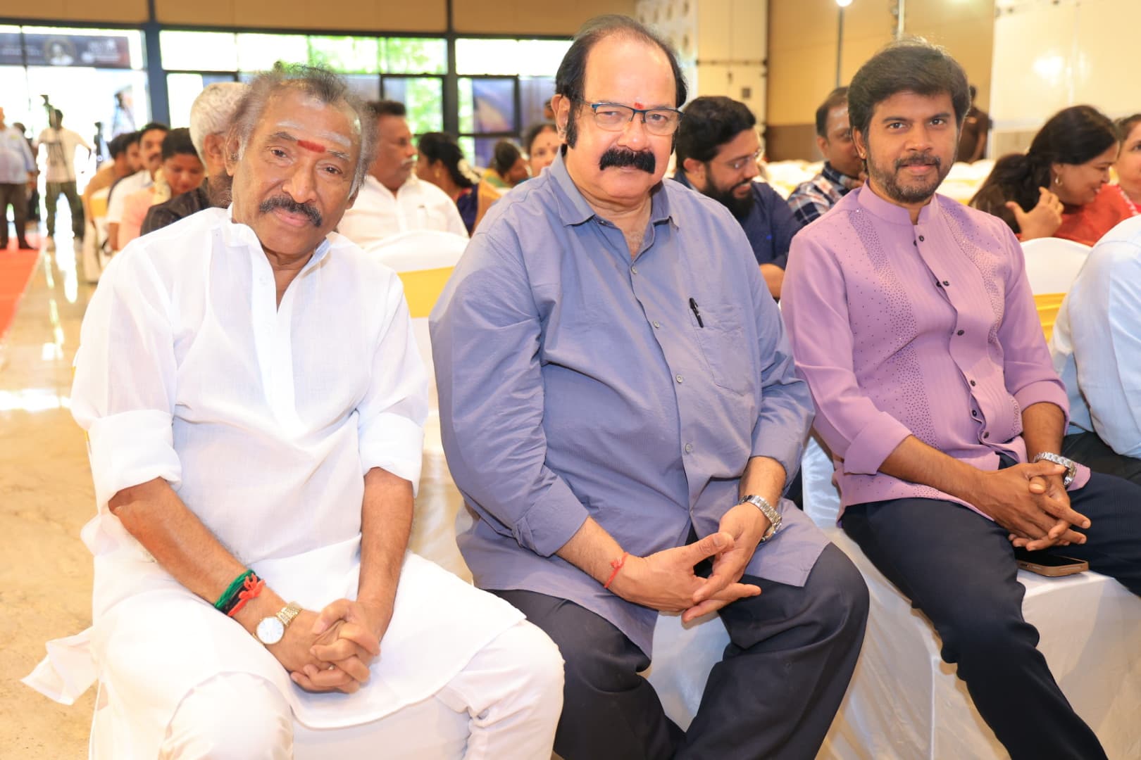 ரஜினியால் சாத்தியமான ‘சாருகேசி’.. கத்தி ரத்தமின்றி ஒரு தமிழ் படம்.. ஒய்.ஜி.மகேந்திரன் & சுரேஷ் கிருஷ்ணா பேச்சு