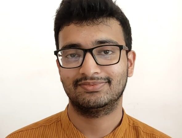 தேவா இசையில் பாடகராக அறிமுகமாகும் மதுவந்தி மகன் ரித்விக் ராவ் வட்டி