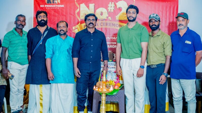 ‘சொப்னங்கள் விற்குந்ந சந்திரநகர்’  மலையாள படத்தில் ‘தமிழன்’ தக்‌ஷன் விஜய்