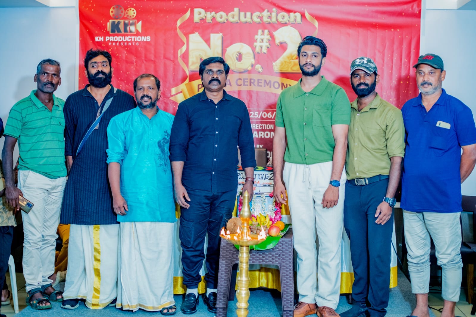 ‘சொப்னங்கள் விற்குந்ந சந்திரநகர்’  மலையாள படத்தில் ‘தமிழன்’ தக்‌ஷன் விஜய்