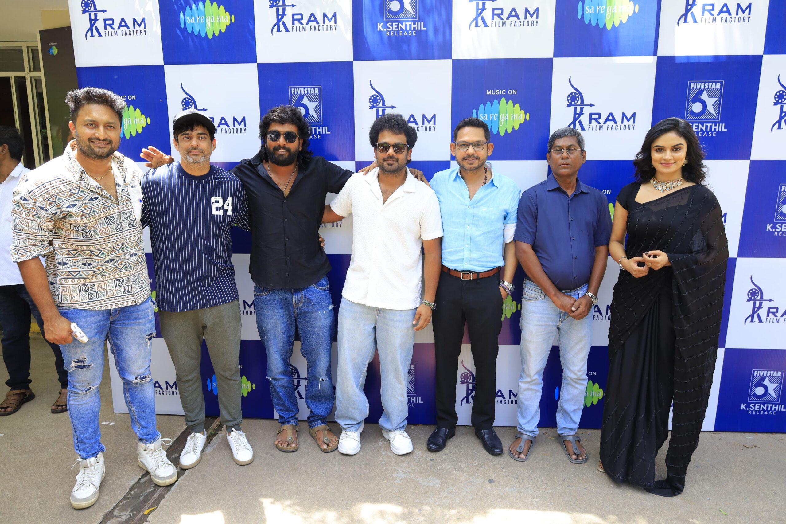 குடும்பத்திற்குள் நுழைந்த சோஷியல் மீடியா..: ‘டிரெண்டிங்’ படம் சொல்லும் டிரெண்டிங் மெசேஜ்