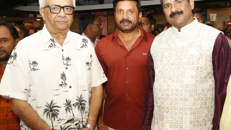 இந்தியாவை உயர்த்தி சொல்லும்  RED FLOWER.. விக்னேஷை வைத்து படம் எடுக்காதீங்க..!