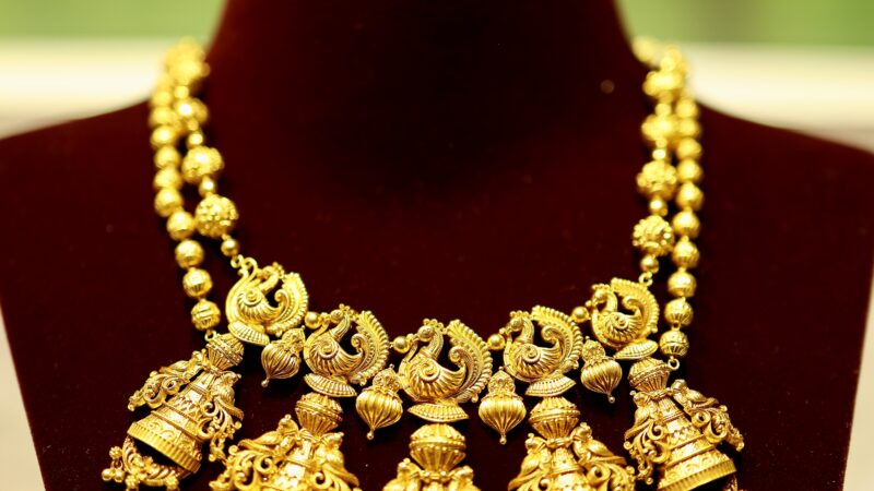 ஆடி வந்துட்டு.. ‘அகல்யம்’ வந்துட்டு.. தனிஷ்க் உடன் தாராளமா கொண்டாடுங்க.!