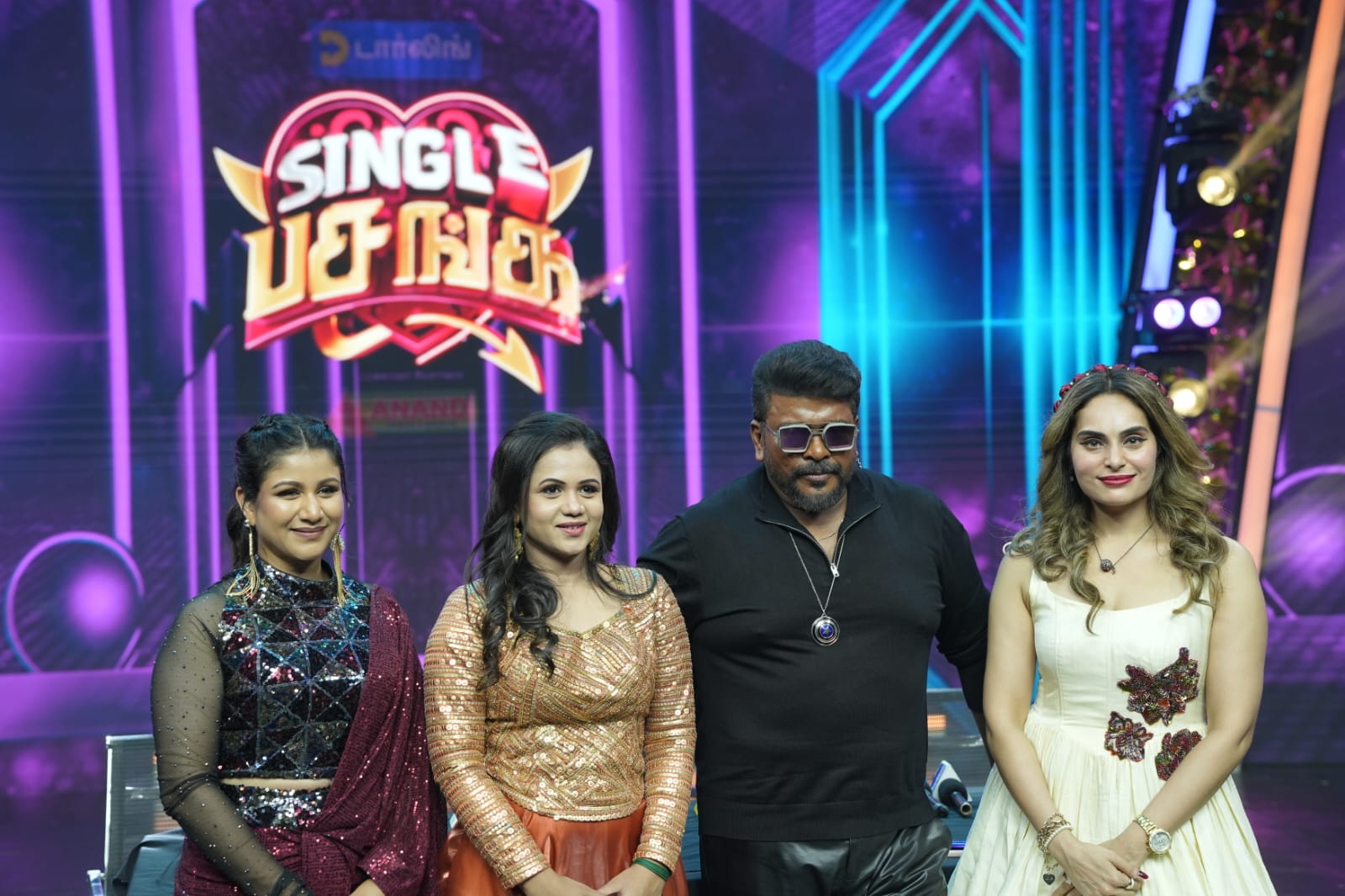 ஆலியா – ஸ்ருத்திகா – மணிமேகலை உடன் இணைந்த ‘சிங்கிள் பசங்க’ பார்த்திபன்