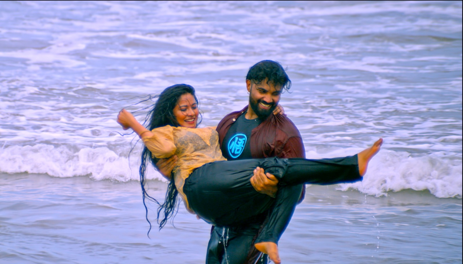 கடவுள் தந்த சரீரத்தை காதலுக்காக மாற்றிய தர்ஷன் – சார்மி ஜோடி