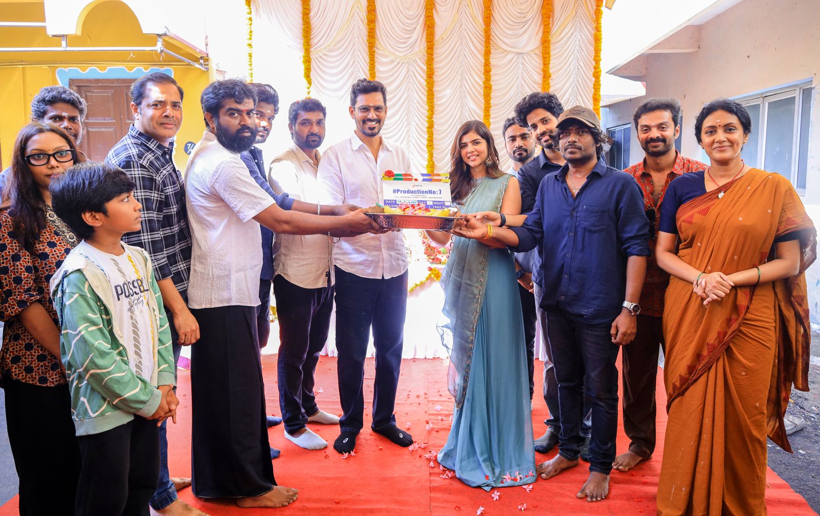 ‘இறுகப்பற்று’ பட நிறுவனத்தை பற்றிக் கொண்ட ‘லோஹா’  ஹீரோயின் கல்யாணி