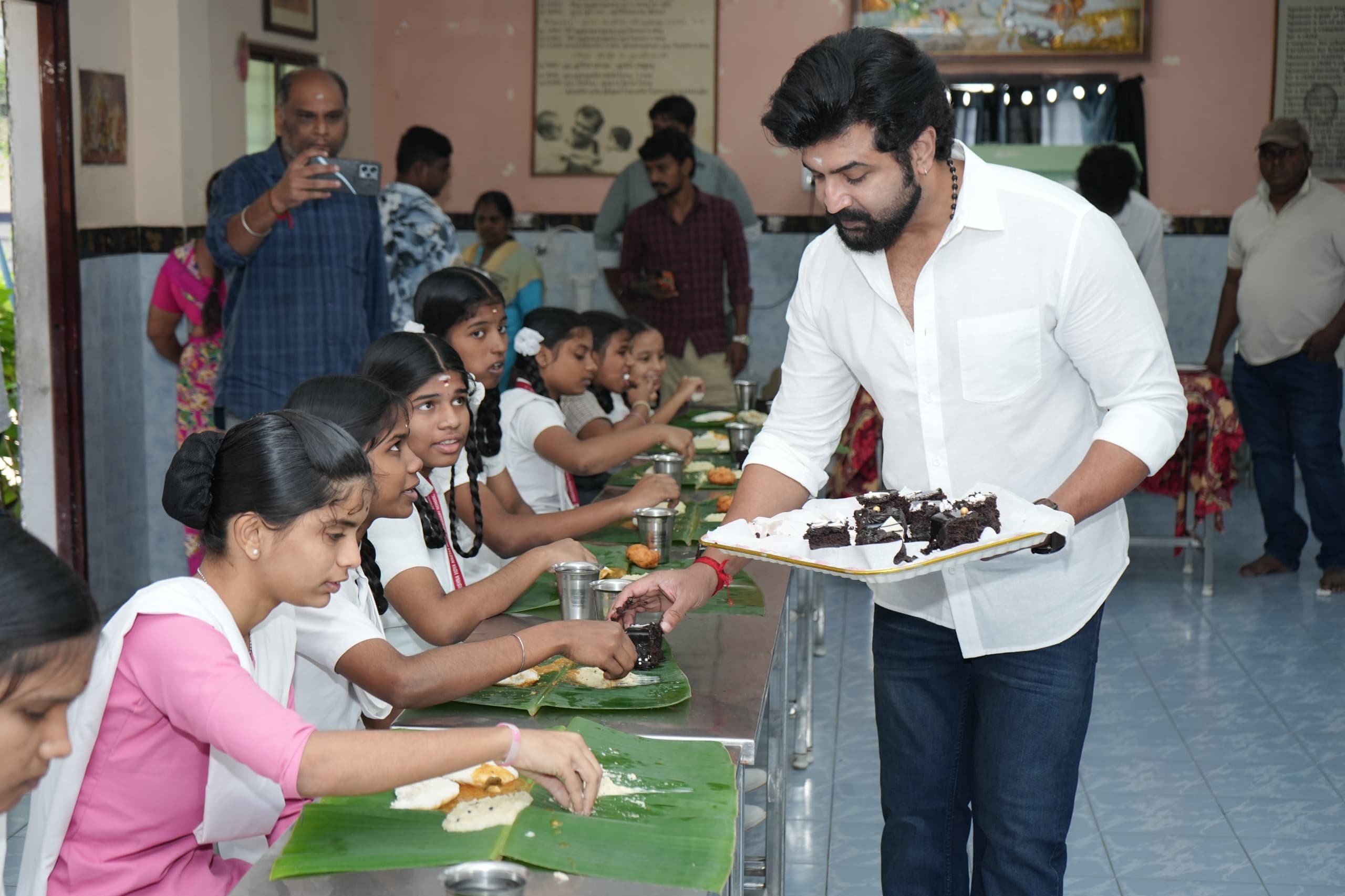 சமூக நலம் மனிதநேயத்துடன் பிறந்தநாள் கொண்டாட்டம்..; ஆனந்தத்தில் அருண் விஜய் 