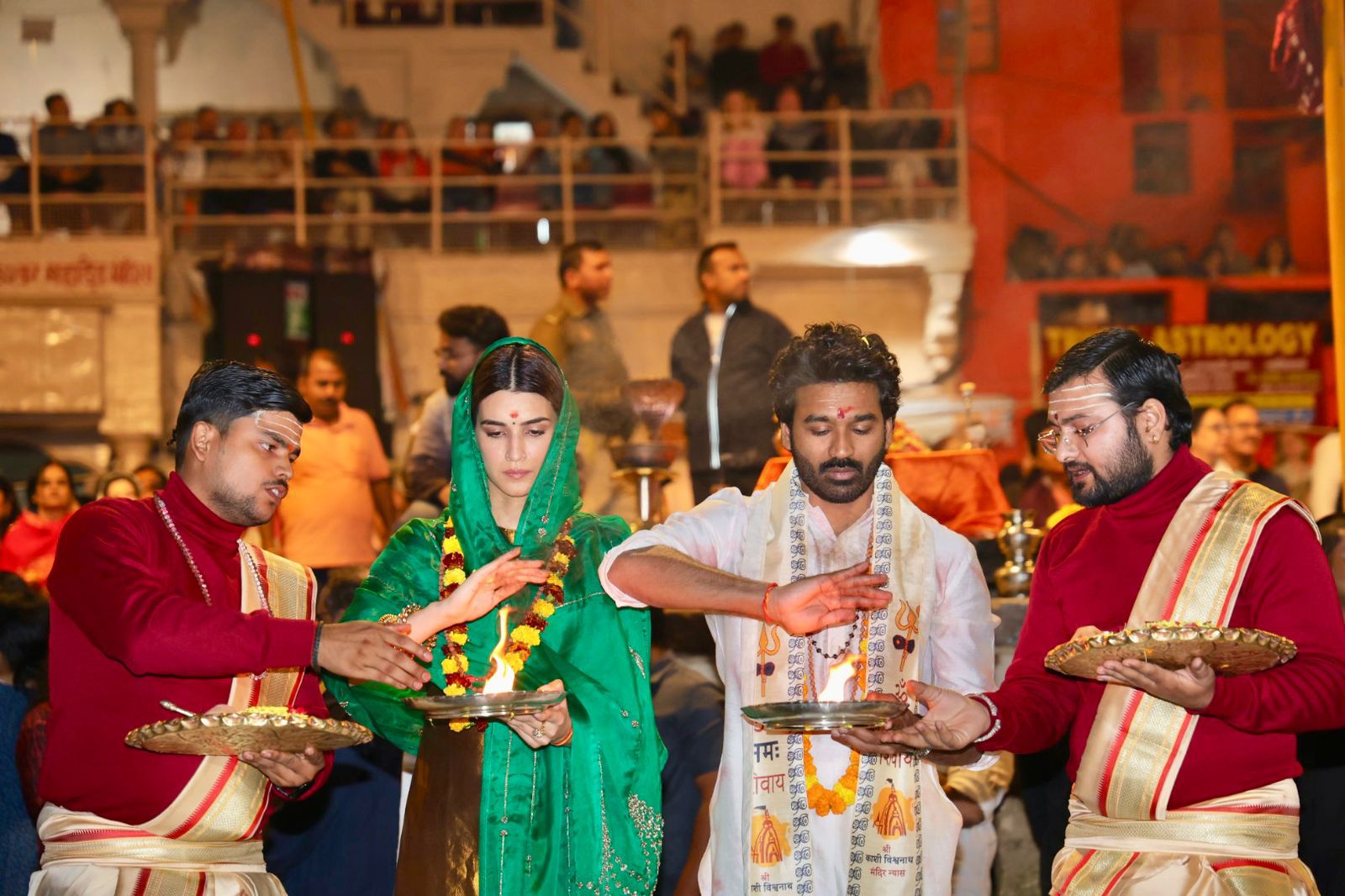 ‘தேரே இஷ்க் மே’ படத்திற்காக வாரணாசியை ஒளிரச் செய்த தனுஷ் & க்ரிதி 