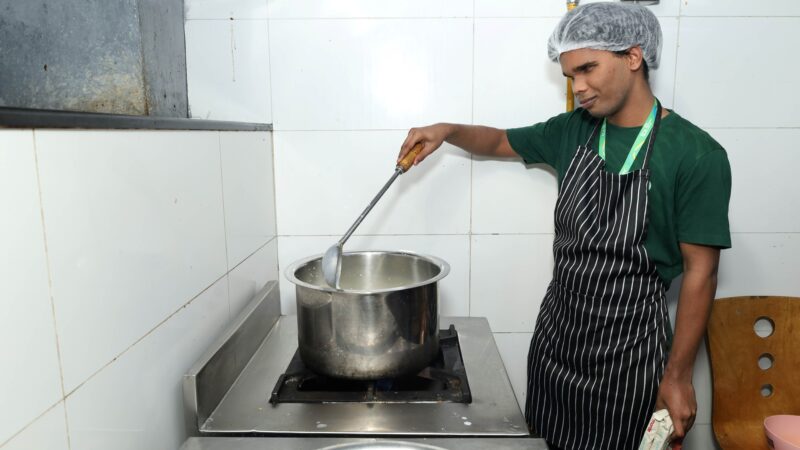 பார்வை திறன் குறைபாடுள்ள செஃப்களால் நடத்தப்படும்  கஃபே-ஐ  தொடங்கியது TCS