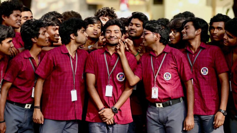 மாணவர்களின் வாழ்வியல் படம் : கென் கருனாஸ் இயக்கி நாயகனாக நடிக்கிறார்.!