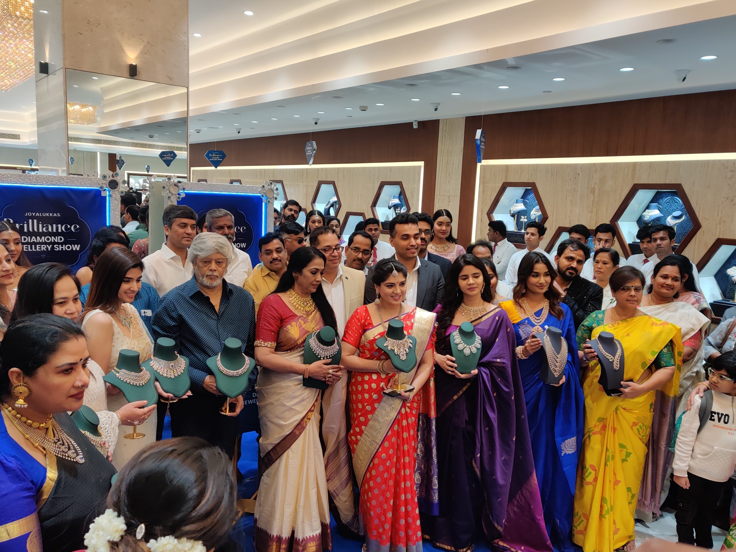 அழகு ஜொலிக்கட்டும்.. ஜோய் ஆலுக்காஸ் ‘பிரில்லியன்ஸ் டைமண்ட் ஷோ’ 