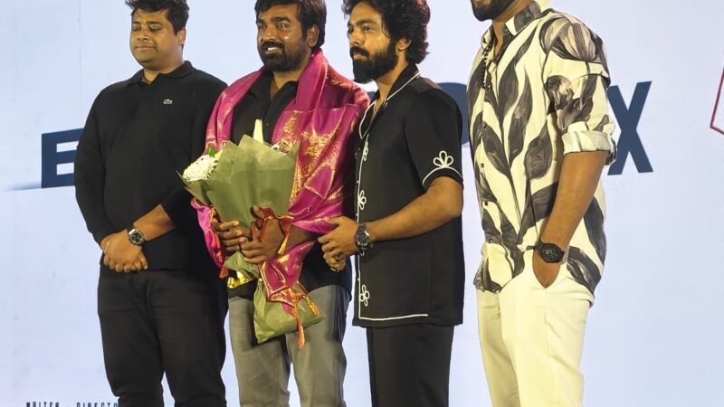 எனக்கு பஞ்சாயத்து செட்டாகாது.. 50 வருஷமனாலும் ஜிவி பிரகாஷ் ஸ்கூல் பையன்.. – ‘Happy Raj’ விழாவில் விஜய் சேதுபதி