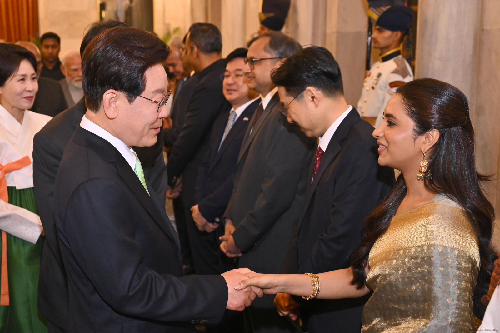 ராஷ்டிரபதி பவனில் ஜனாதிபதி – பிரதமர் & தென் கொரிய அதிபருடன் பங்கேற்ற பிரியங்கா மோகன்