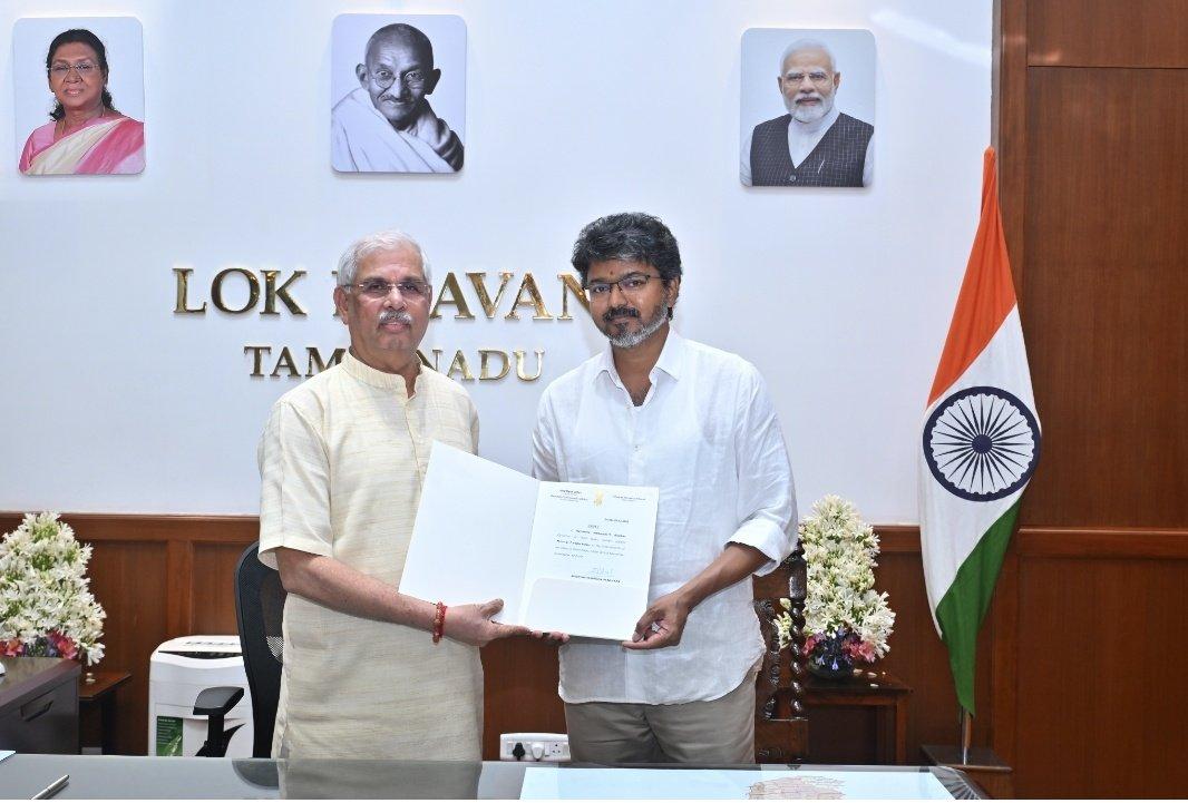 60 ஆண்டு திராவிட ஆட்சிக்கு முடிவு.. முதலமைச்சராகிறார் விஜய்.; காங். – விசிக – கம்யூ. & முஸ்லீம் லீக் ஆதரவு