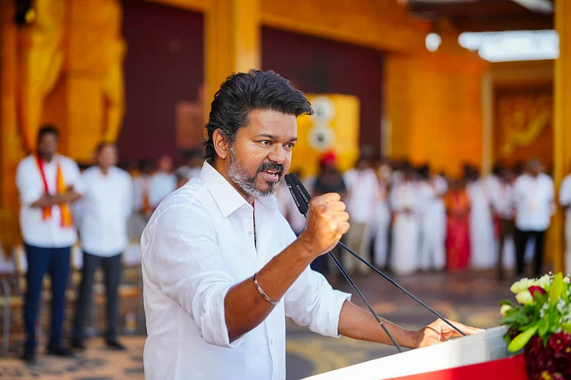 ‘ஜனநாயகன்’ படம் லீக்.. 3 பேர் மீது குண்டாஸ் வழக்கு.. ‘ஜனங்களின் நாயகன்’ முதல்வர் விஜய் நடவடிக்கை