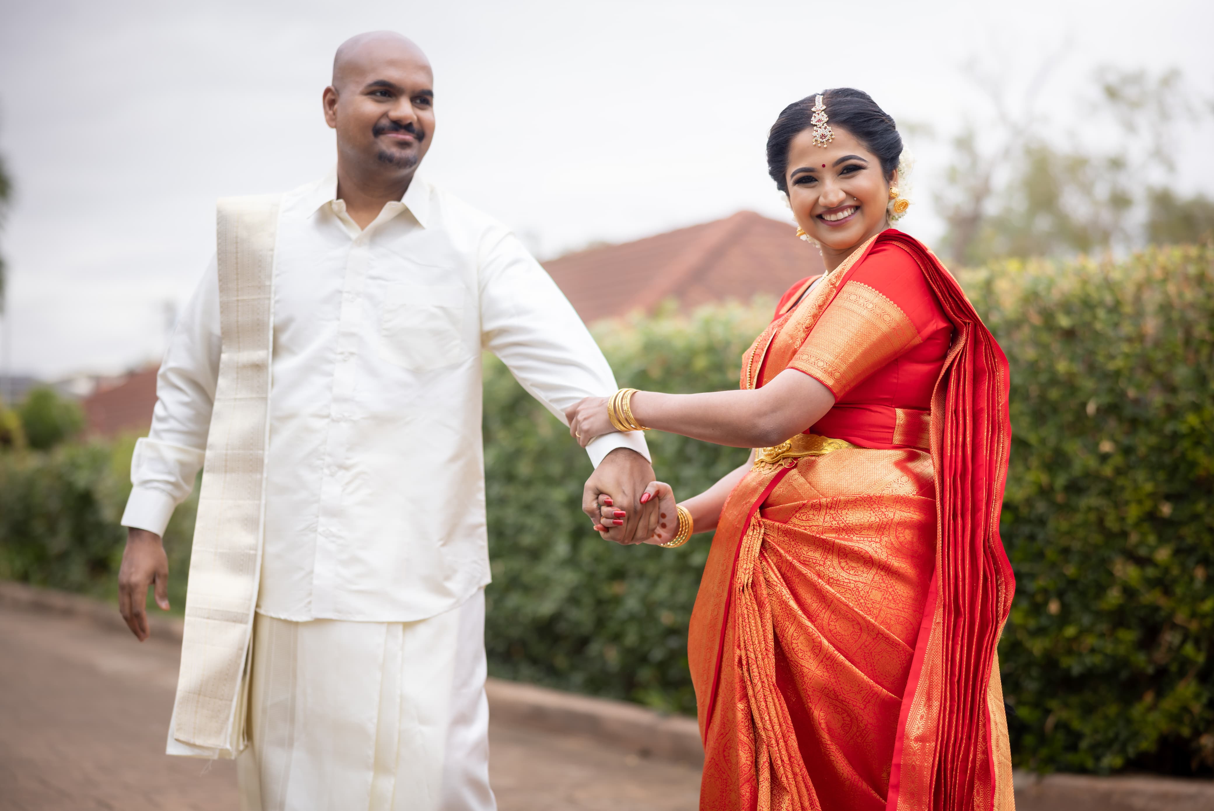 டாட்டூ கலைஞர் நிவேதிதாவை மணந்த ‘புரியாத புதிர்’ தயாரிப்பாளர் தீபன் பூபதி
