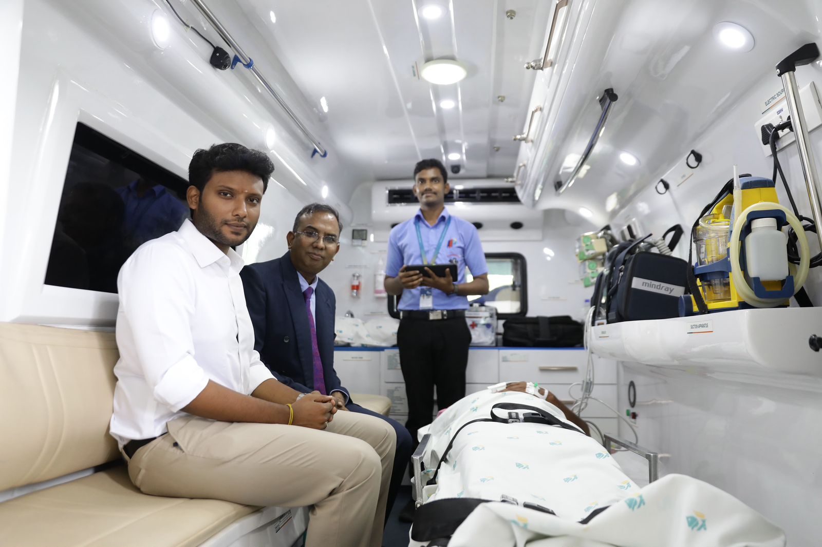 அப்போலோ ஸ்மார்ட் ஆம்புலன்ஸ்..; சாலையில் செல்லும்போதே சிகிச்சை..; TVK MLA தொடங்கி வைத்தார்  