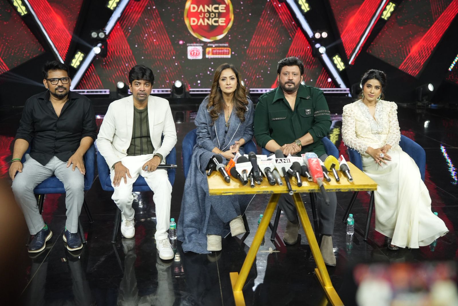Dance Jodi Dance in Zee Tamil – பெண்களின் திறமையை கொண்டாட.. சினேகா – பிரசாந்த் –  சிம்ரன் கூட்டணி