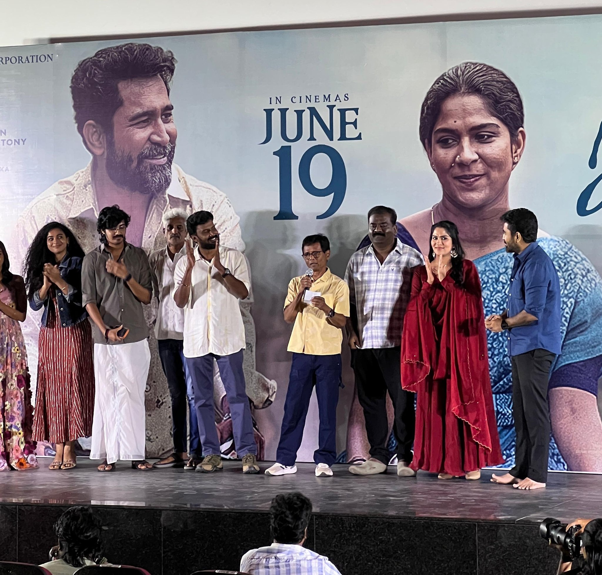 டிவி ரியாலிட்டி ஷோவில் இருந்து உருவான ‘நூறு சாமி’..; நடிகை ஸ்வாசிகா காலில் விழுந்த மிஷ்கின் 