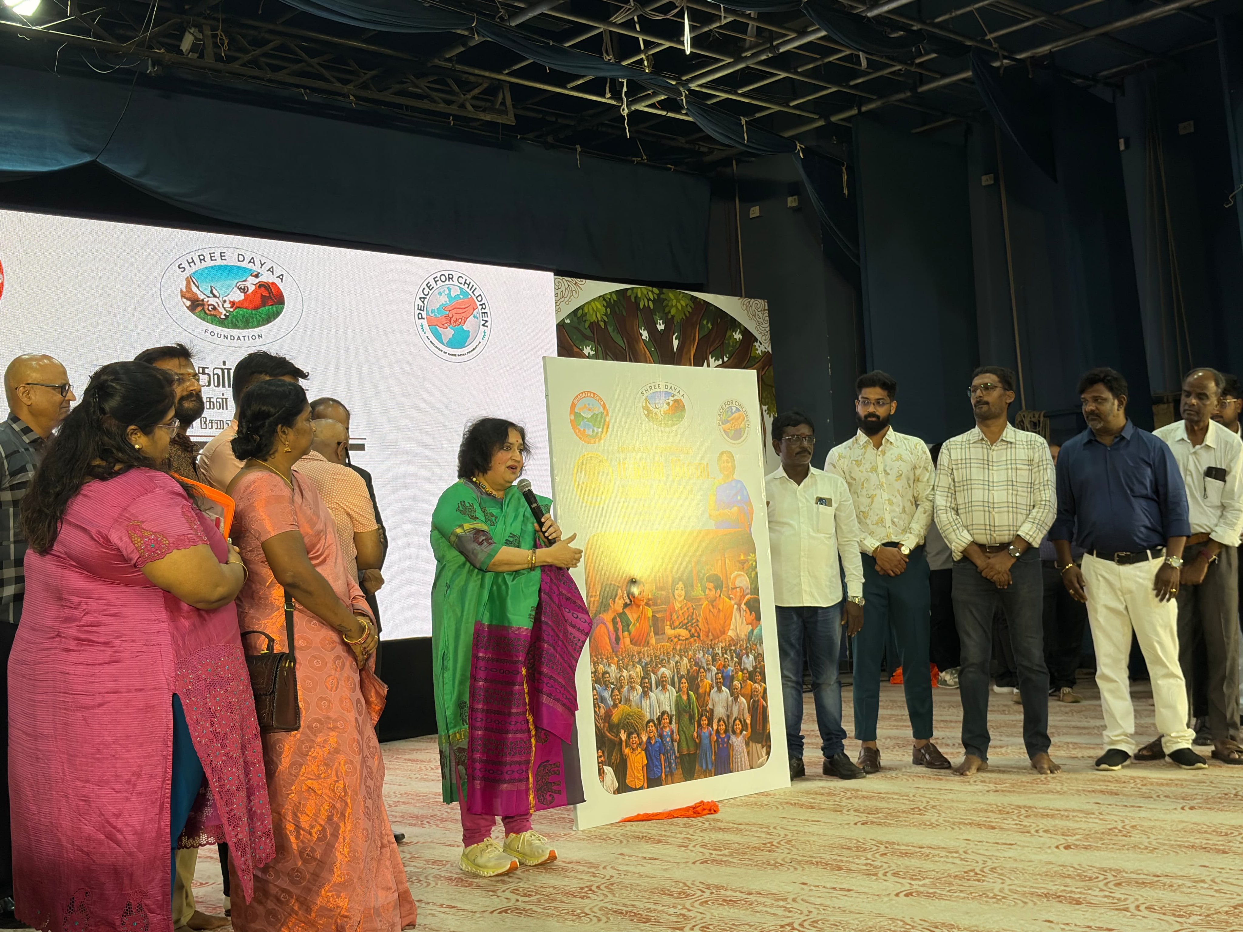 மக்கள் பிரச்சனையை அரசுக்கு கொண்டு செல்வோம்… ரஜினி ₹1 கோடி கொடுப்பார்..; ‘மக்கள் மேடை’-யில் லதா ரஜினி பேச்சு