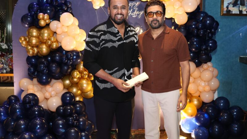 சக்திவேலன் பிறந்தநாளில் தங்க செயின் அணிவித்த நடிகர் சூர்யா 