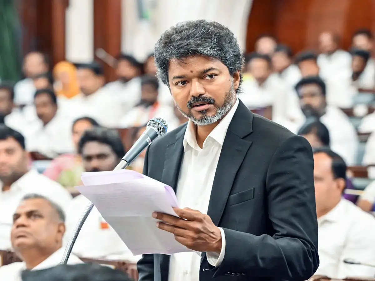 தமிழைத் தள்ளினால் தமிழ்நாடு சும்மா இருக்காது.. – முதல்வர் விஜய் 
