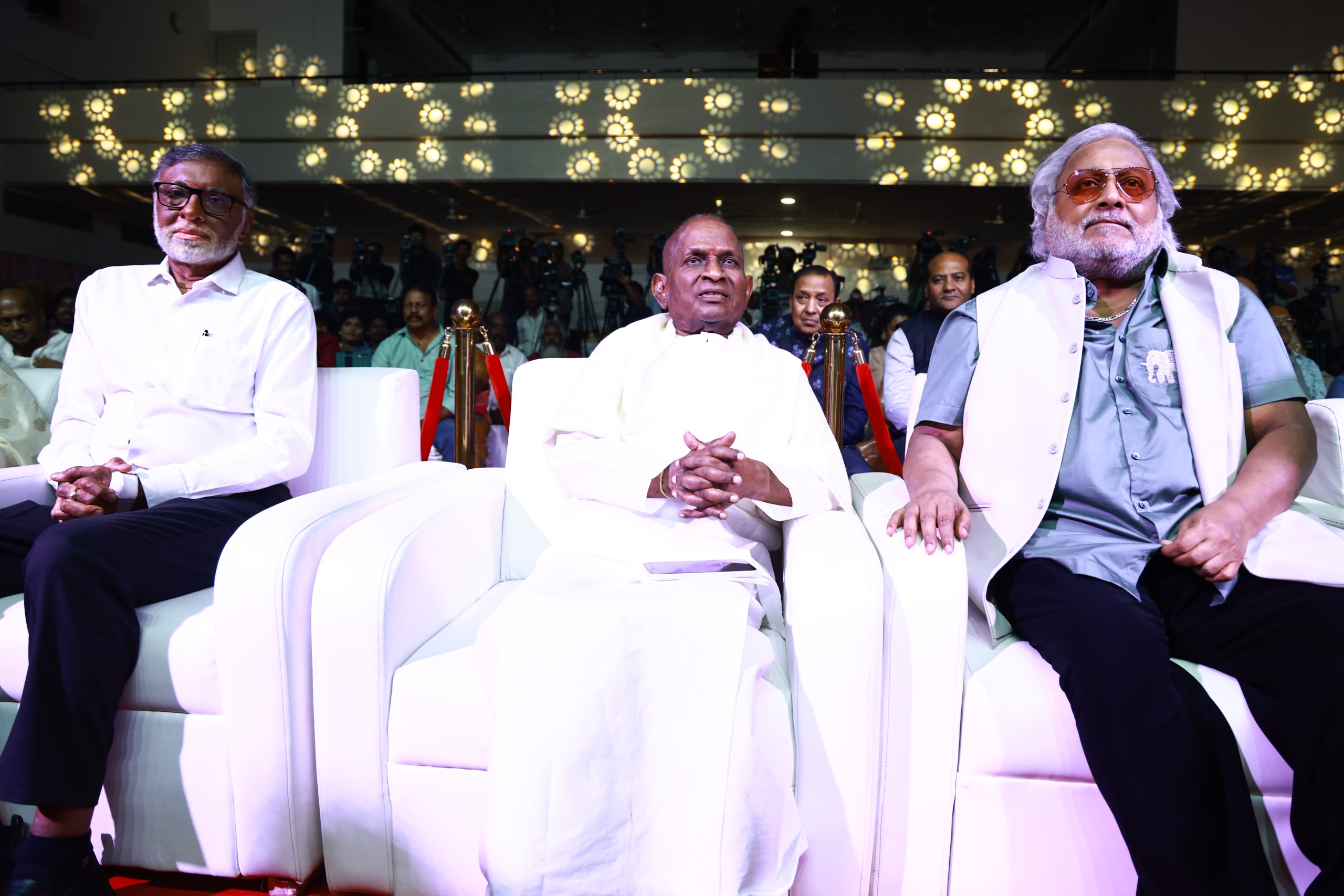 யாரு இந்த ஆளுன்னு கேட்கனும்..;  சிவாஜி சொன்ன அட்வைஸை அவரது பேரனுக்கு சொன்ன இளையராஜா