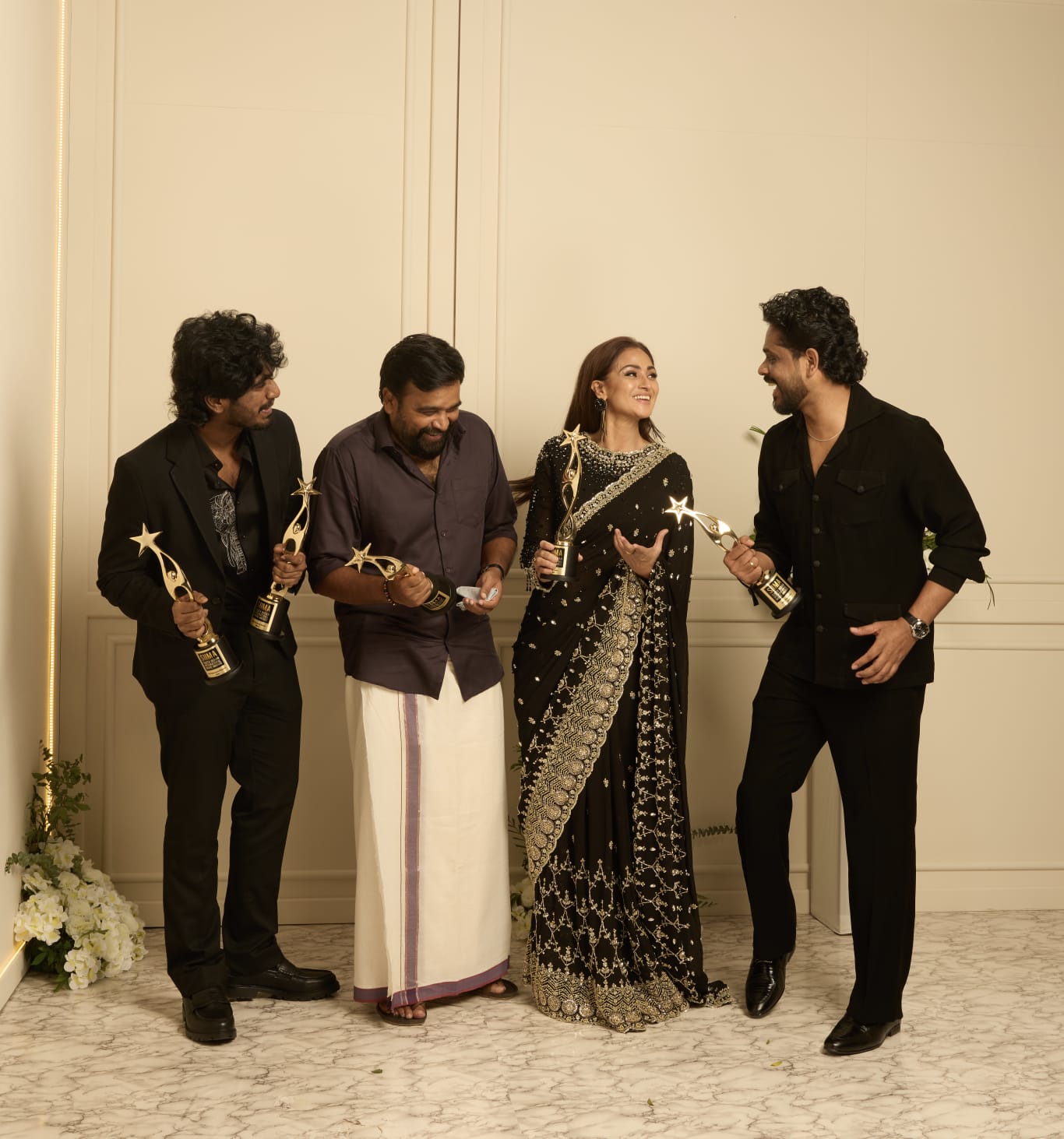 SIIMA வில் சிம்ரனுக்கு சிறந்த நடிகை விருது.. Tourist Family தந்த கெளரவம்.!
