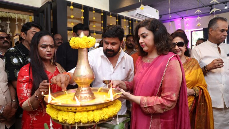 ஜனங்களே ருஜியுள்ள பிட்டு கழிக்க ரெடியானோ..? திலீப் – காவ்யா நிங்கள விழிக்குந்து 