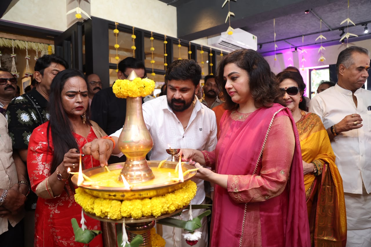 ஜனங்களே ருஜியுள்ள பிட்டு கழிக்க ரெடியானோ..? திலீப் – காவ்யா நிங்கள விழிக்குந்து 